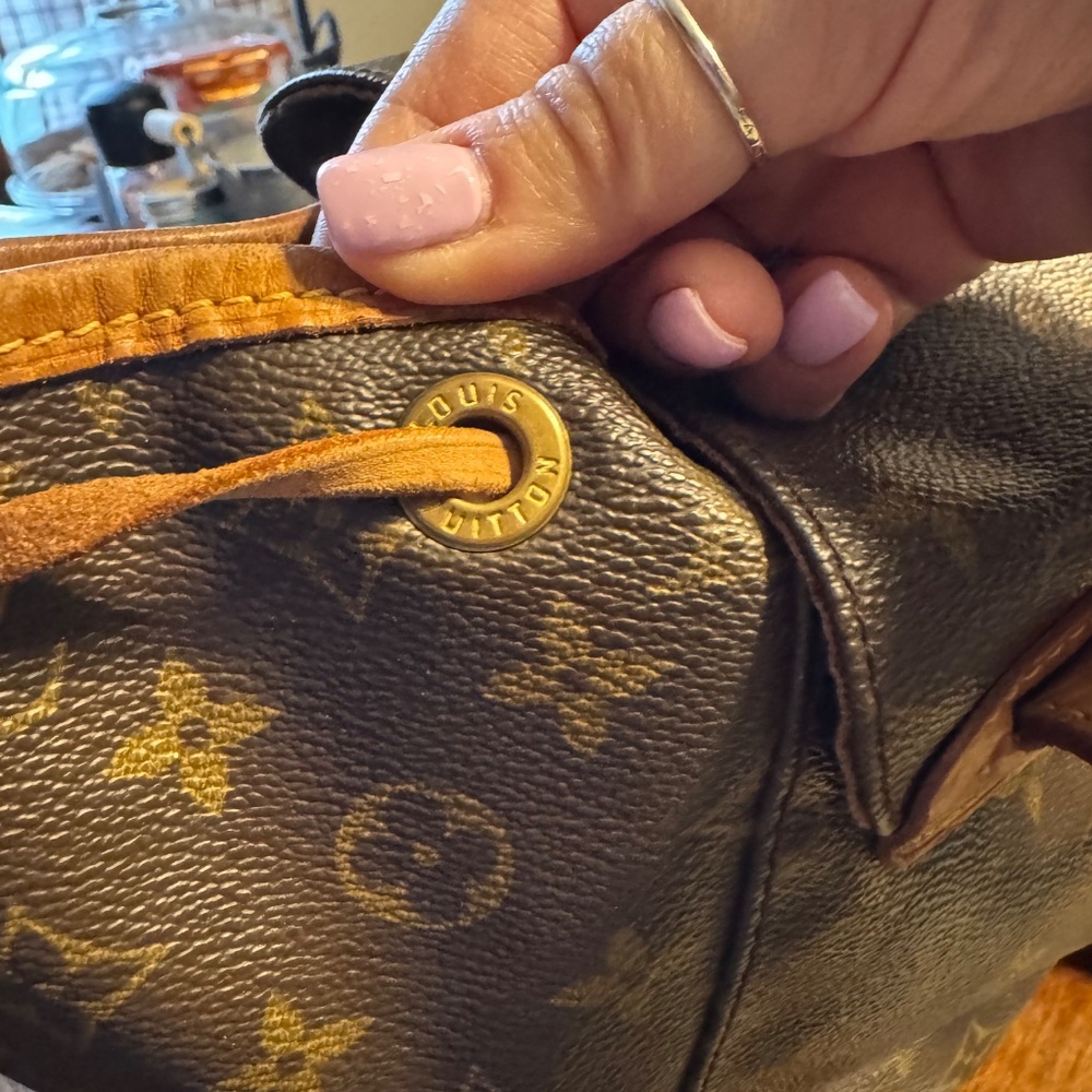 Louis Vuitton backpack - Picture 6 of 7